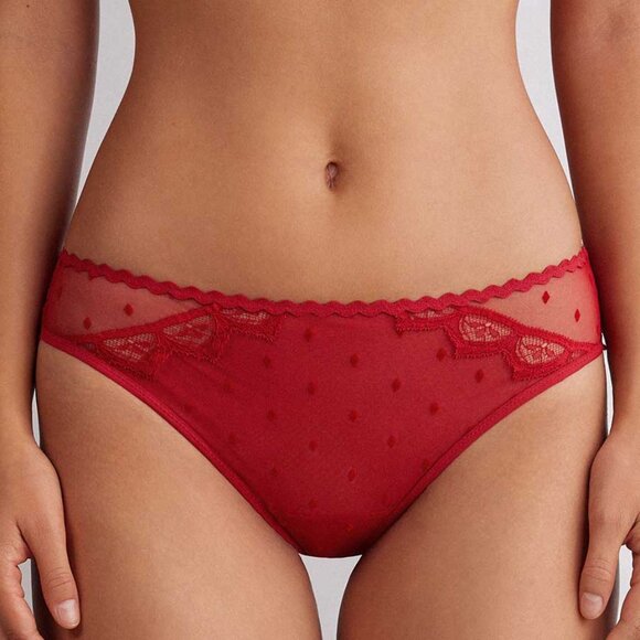 Intimissimi Winter of Love Lace Panties in Red - Picture 3 of 6